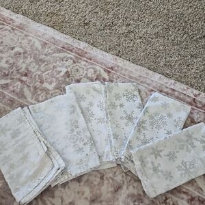 Snowflake Patterned Napkins